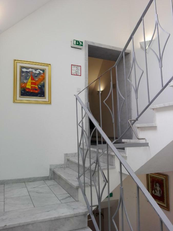 Hotel Restaurant 1000 Кёльн Экстерьер фото